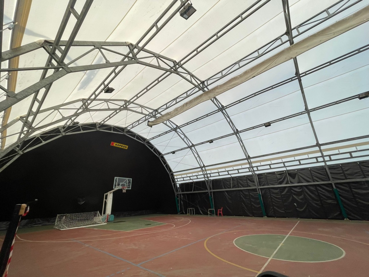 Basta perdite e spifferi grazie alla nuova tensostruttura del centro sportivo