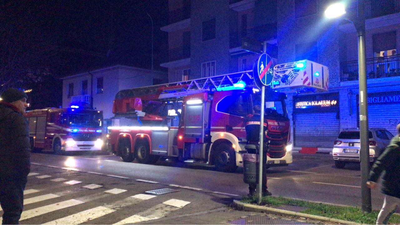 Anziana cade in casa e non riesce più a rialzarsi: soccorsa e trasportata in ospedale