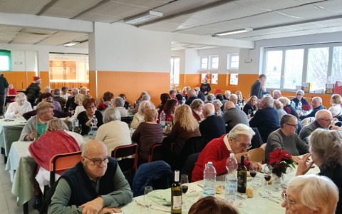 Musica e divertimento per il classico pranzo di Natale a Liscate