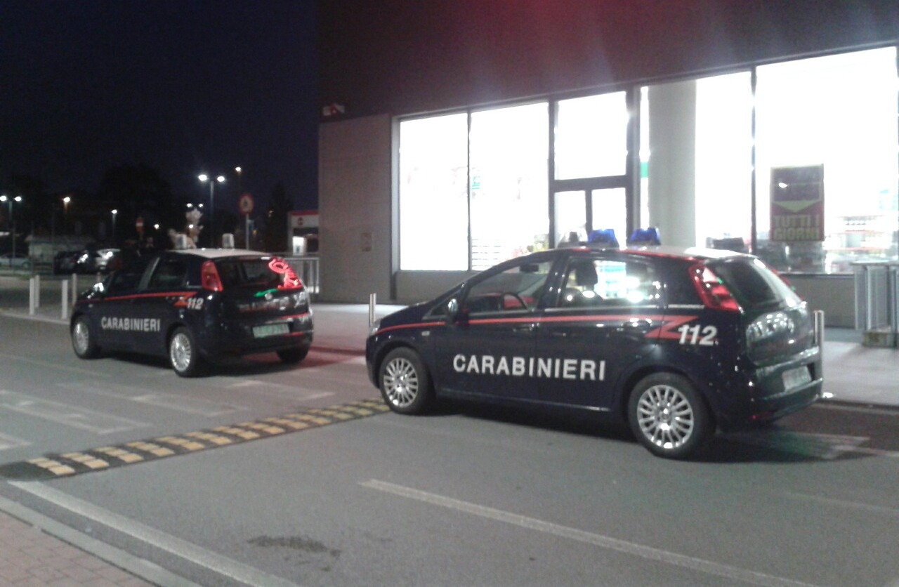 Cosmetici e prodotti alimentari per 1.000 euro: i Carabinieri fermano 6 ladri al supermercato