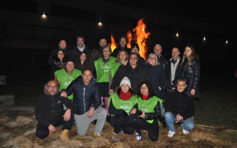 Falò di Sant’Antonio: a Vignate è tornata la tradizione che scalda l’inverno