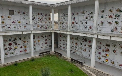 Manca spazio nel cimitero, via libera della Giunta all’ampliamento