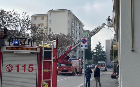 Donna si sente male in casa: soccorsa dai Vigili del fuoco e dal 118