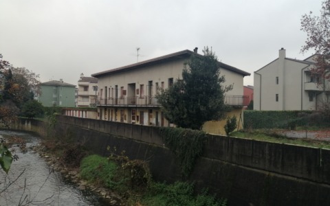 Le case comunali “vista Molgora” saranno abbattute: al loro posto un nuovo parco