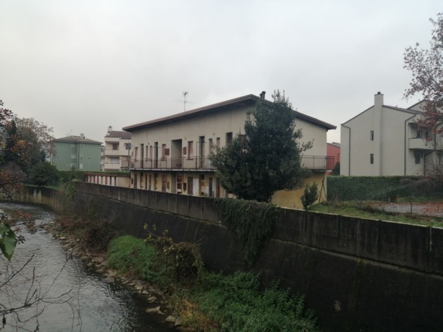 Le case comunali “vista Molgora” saranno abbattute: al loro posto un nuovo parco