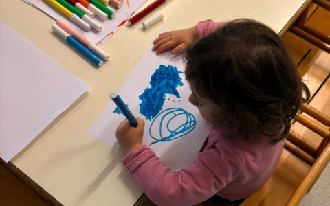 Gli auguri dei bimbi toccano il cuore degli anziani della Rsa di Cassina de’ Pecchi