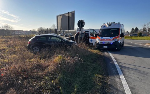 Due incidenti in poche ore alla solita rotatoria sulla Provinciale a Grezzago