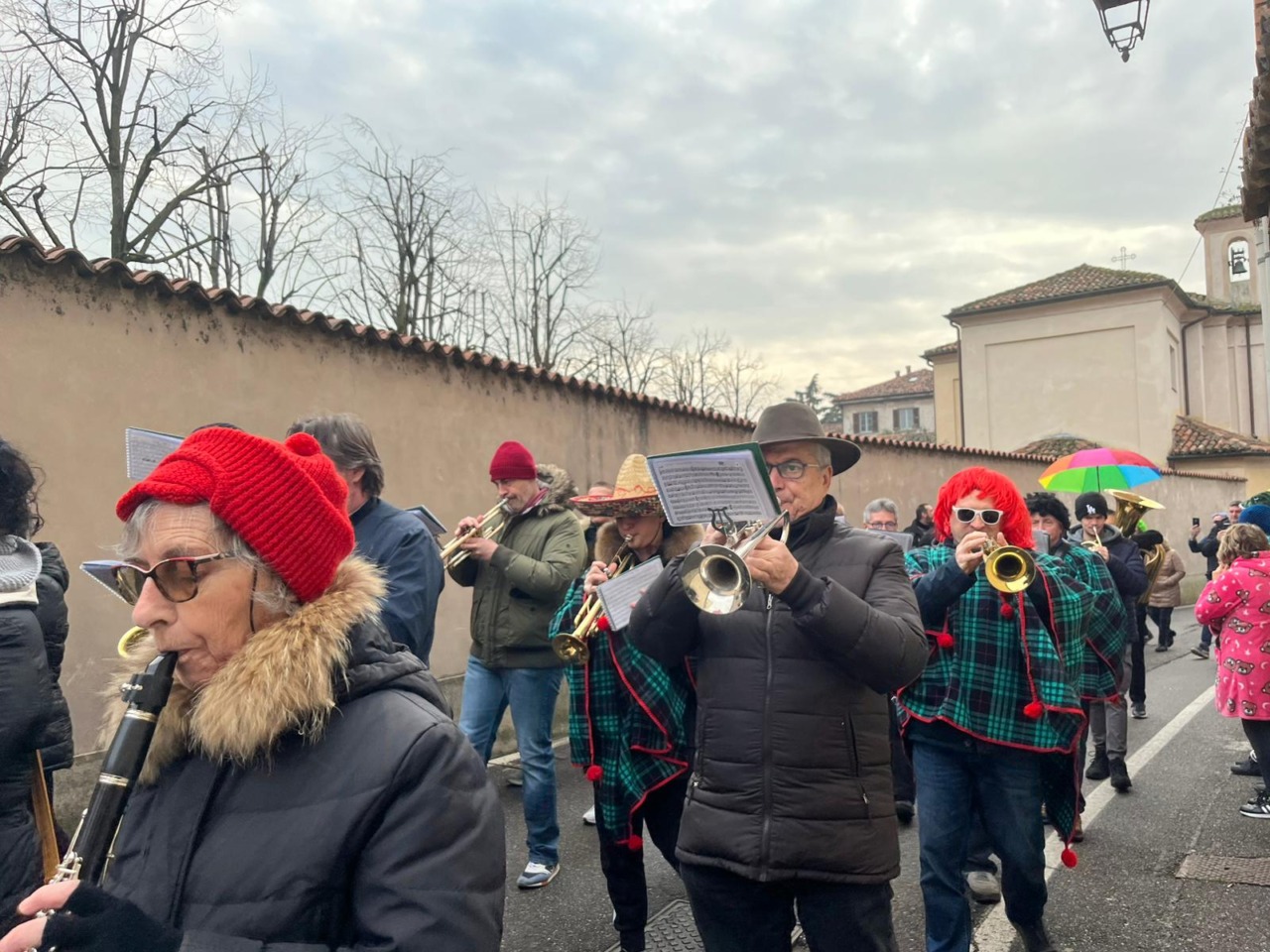 Sfilata in maschera e musica: a Vaprio d’Adda è già iniziato il Carnevale