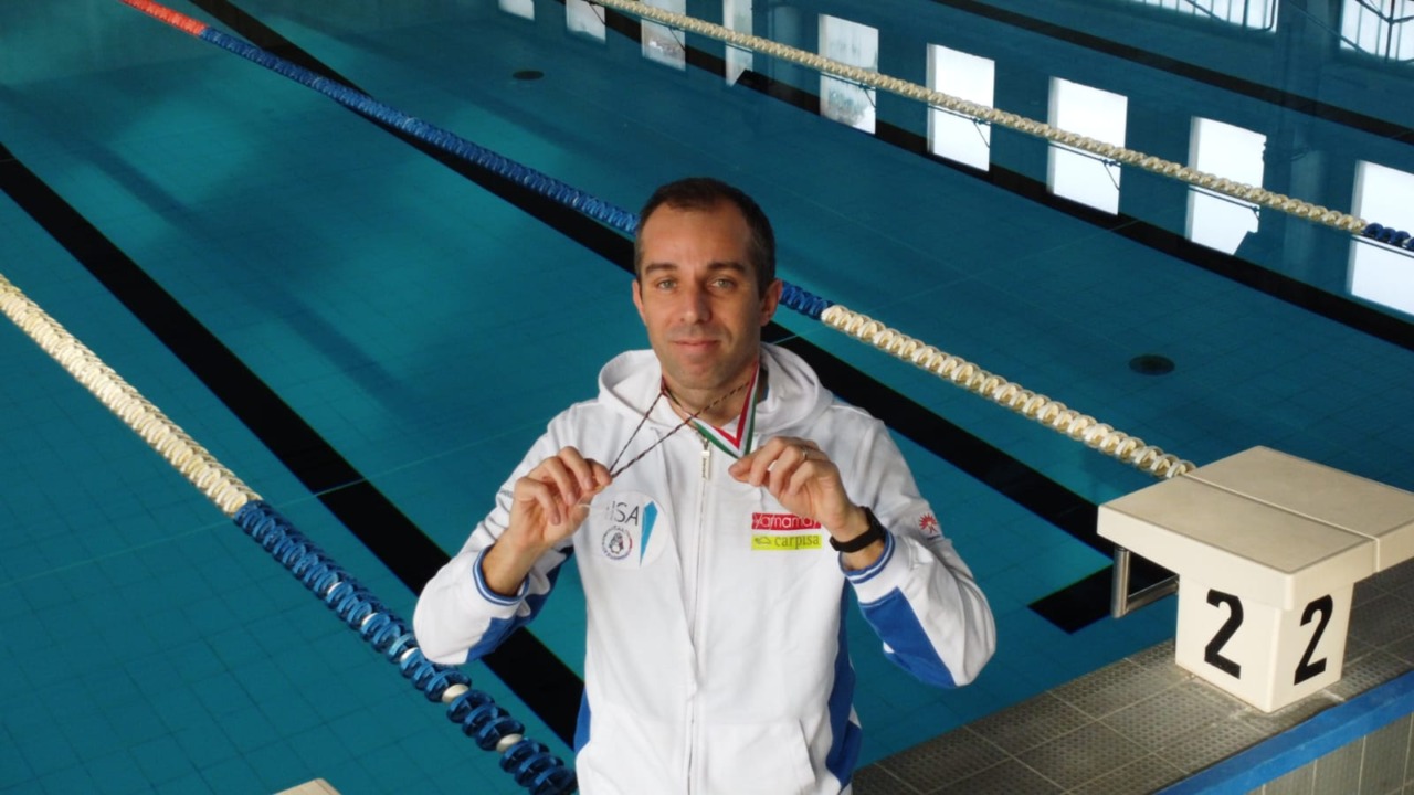 Iceman Andrea Bondanini campione italiano di nuoto in acque gelide