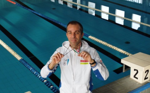Iceman Andrea Bondanini campione italiano di nuoto in acque gelide