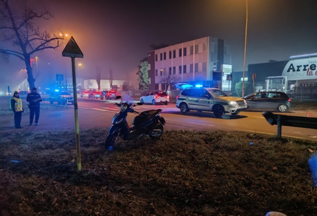 Scontro tra un’auto e una moto. Ambulanza e automedica in codice rosso