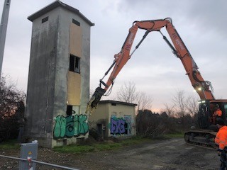 Demolite le cabine elettriche in disuso nei pressi dell’ex casello dell’autostrada