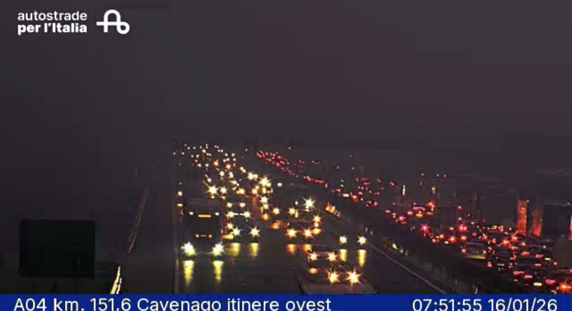 Incidente in A4, lunghe code di veicoli per i soccorsi