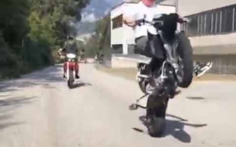 Corse clandestine nella zona industriale, blitz della Polizia Locale: scatta il fermo delle moto