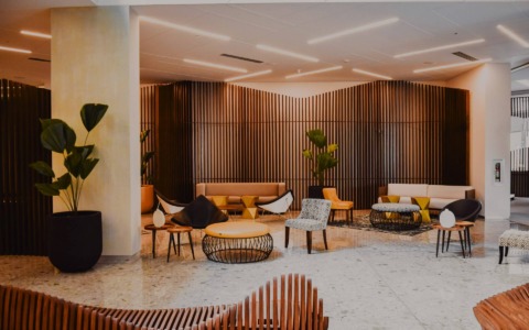 Musica per hotel: come creare un’esperienza sonora di alto livello negli spazi ricettivi