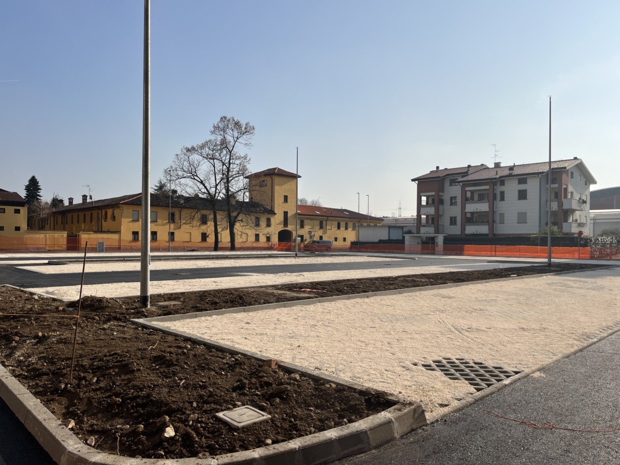 Lo Sporting voluto da Berlusconi non c’è più: quasi pronto il parcheggio realizzato dopo la demolizione