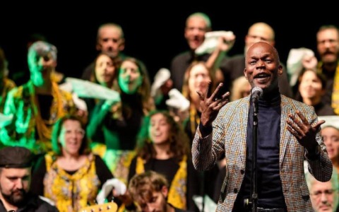 Rassegna “Parole di pace”, si parte con il concerto del coro interculturale Elykia