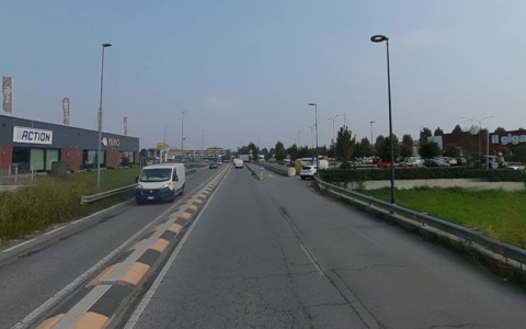 “Attraversare la Provinciale è pericoloso, servono le strisce o un sovrappasso”