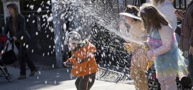 Festa di Carnevale il sindaco vieta l’utilizzo delle bombolette spray: si rischiano sanzioni