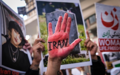 Il Consiglio comunale approva all’unanimità una mozione di sostegno al popolo iraniano