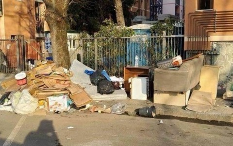 Telecamere condominiali collegate alla centrale della Polizia Locale: la mossa contro le discariche abusive