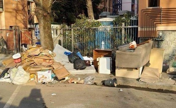 Telecamere condominiali collegate alla centrale della Polizia Locale: la mossa contro le discariche abusive