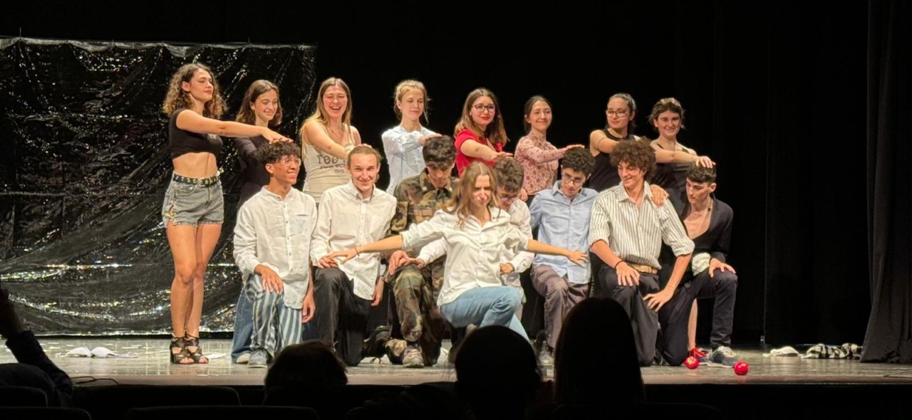 I genocidi nella storia, lo spettacolo di denuncia degli studenti del Giordano Bruno