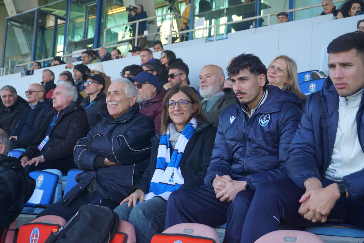 La sindaca in trasferta con la Giana: “Non siamo violenti e amiamo lo sport”