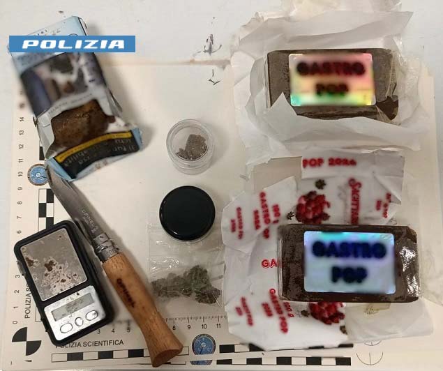 In auto con due etti e mezzo di droga: nei guai cinque giovani della Martesana