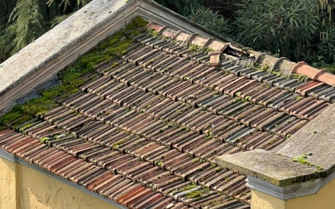 Tetto della cappella del Revellino riparato dai volontari