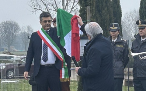 Una targa per le vittime delle foibe, perché “ricordare è una responsabilità di tutti”