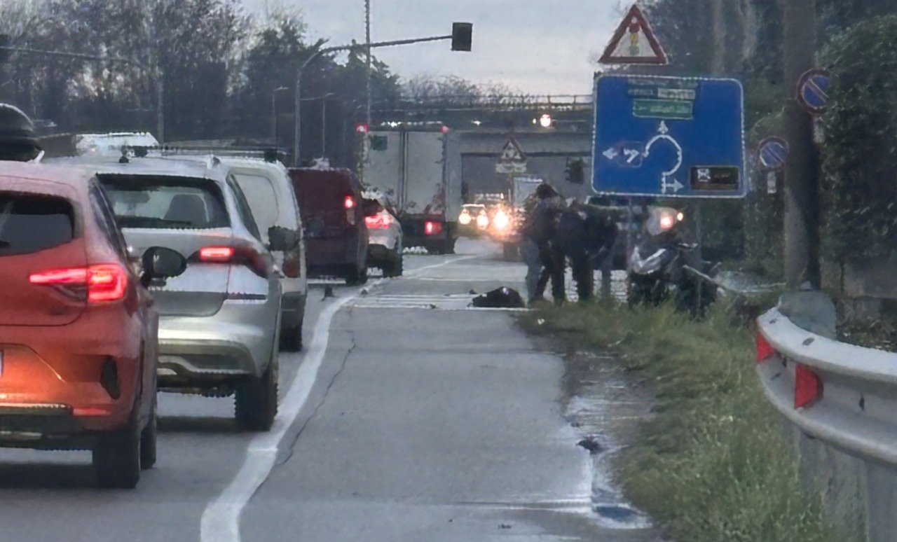 Incidente auto moto sulla Sp121: mattinata di calvario per gli automobilisti