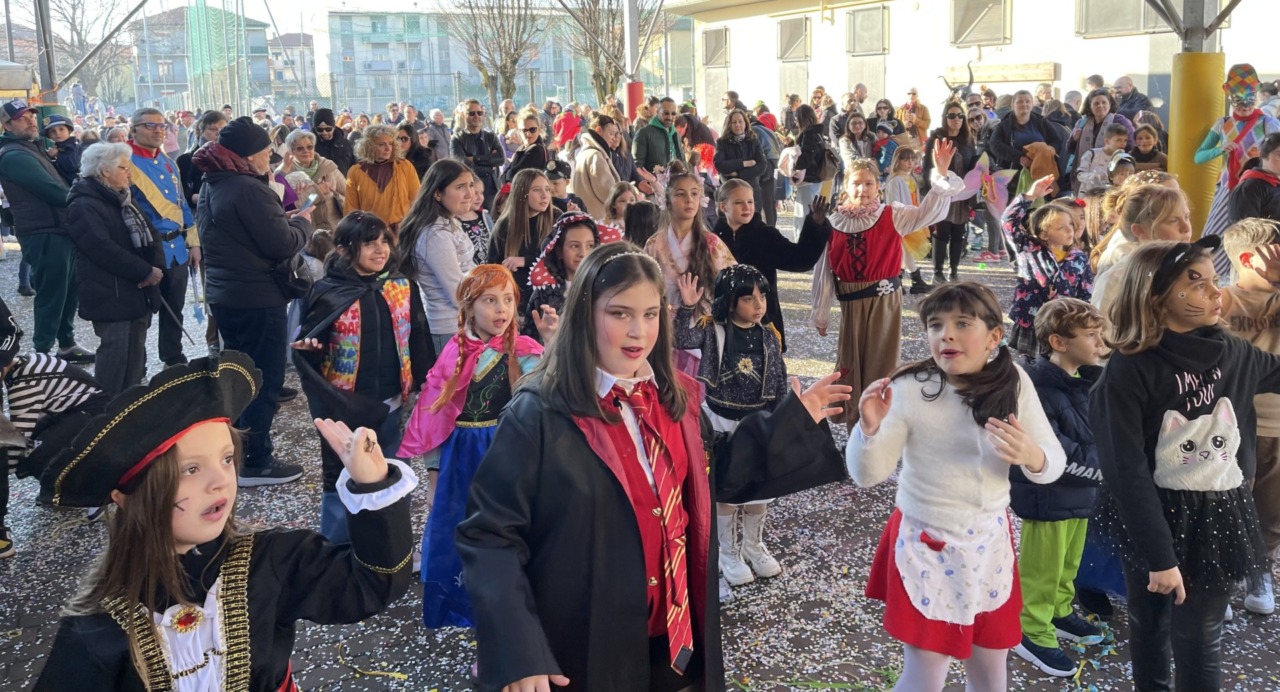 Vignate esplode di colori: il Carnevale accende il paese