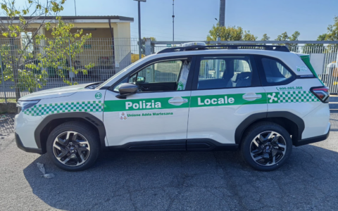 Scarica rifiuti abusivamente: beccato dalla Locale e multa da 4.500 euro