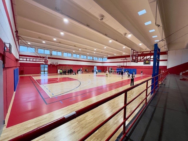 Ultimati i lavori, ecco i nuovi spogliatoi del palazzetto dello sport del Liceo