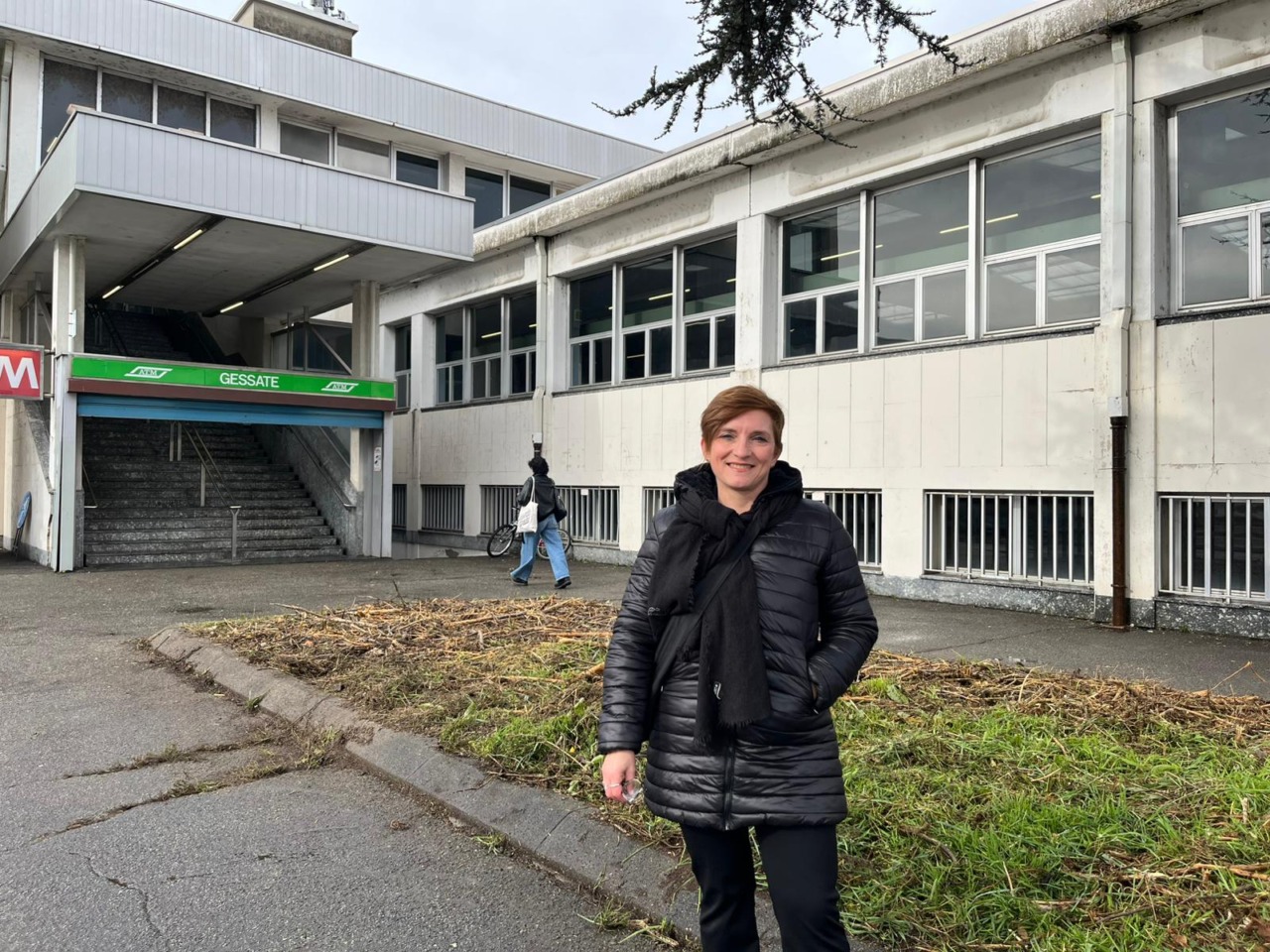 La situazione alla fermata della metropolitana M2 è fuori controllo