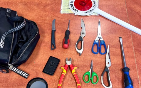 Aveva nell’auto attrezzi da scasso: fermato un 35enne con precedenti