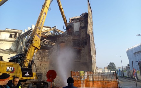 Partiti i lavori di demolizione dello stabilimento ex Galbani