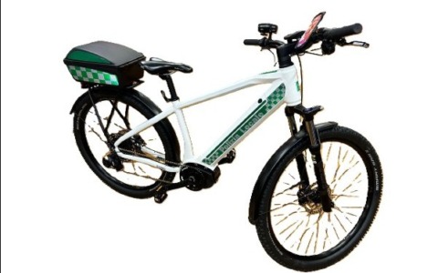 Polizia Locale in sella alle bici elettriche per pattugliare l’Alzaia del Naviglio