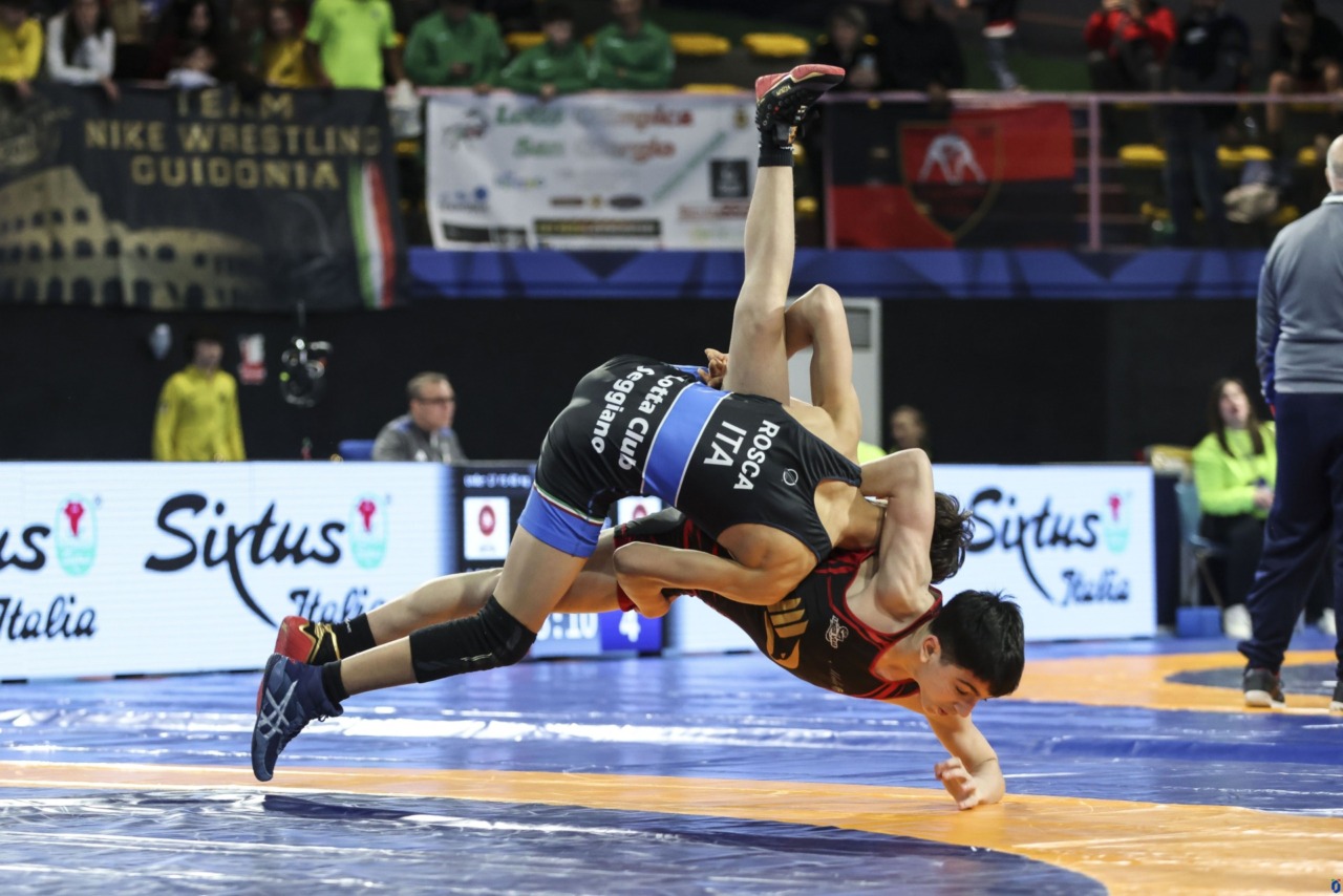 I giovani lottatori si distinguono in Italia e in Francia: un titolo nazionale, tante medaglie e qualche rammarico