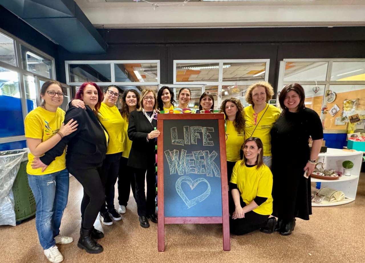 Sottosegretaria in visita a scuola, lo striscione degli studenti: “Benvenuta!”