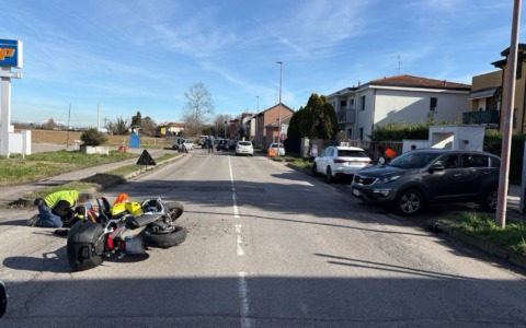 Incidente tra un’auto e una moto: centauro di 61 anni trasportato in ospedale