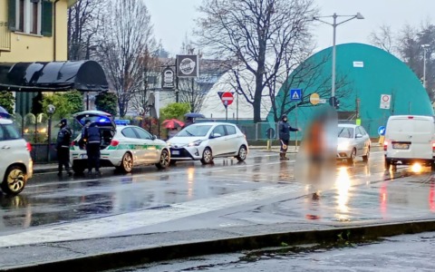 Donna di 52 anni investita da un’auto: soccorsa in codice rosso