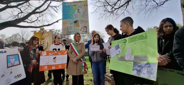 Gli studenti di Pioltello “adottano” i parchi: una nuova targa per i Giusti