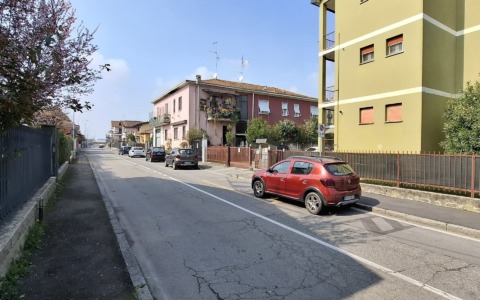 Firmata l’ordinanza e pronte le linee bianche:  stop alla sosta selvaggia in via Pisa