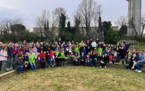 Colori, natura e sorrisi: a Vignate è sbocciata la primavera grazie ai volontari dell’Orto condiviso
