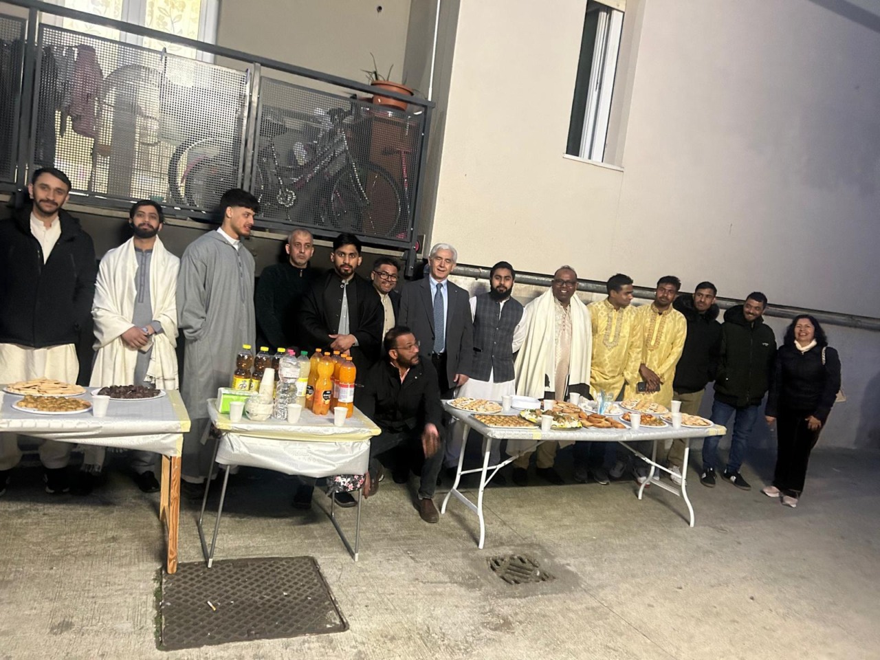 Il condominio dove i residenti festeggiano insieme il Ramadan e pregano il rosario in diverse lingue