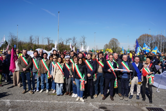 In marcia per la legalità: in centinaia alla quarta Camminata antimafia della Martesana