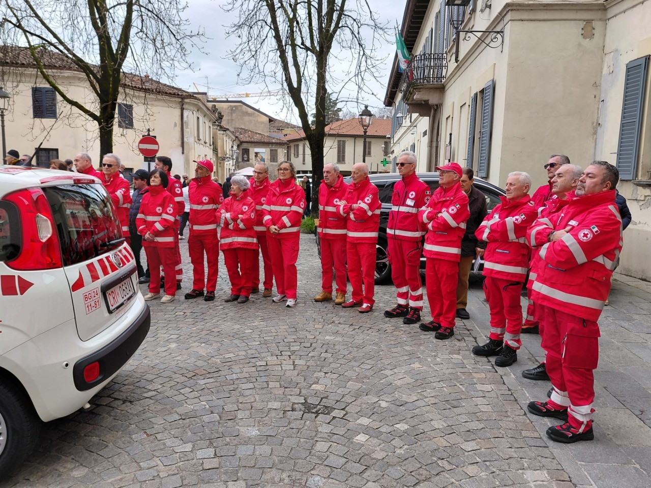 Un nuovo mezzo donato alla Croce Rossa italiana da una generosa famiglia