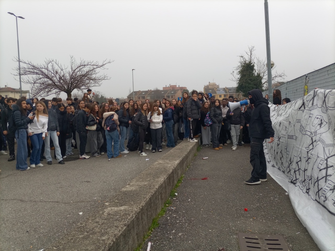 Presidio all’istituto Bellisario di Inzago, la protesta degli studenti